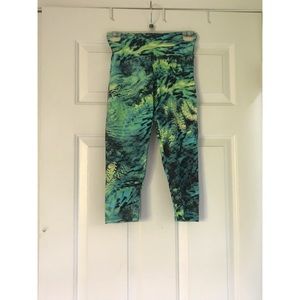 Patterned Cropped Leggings